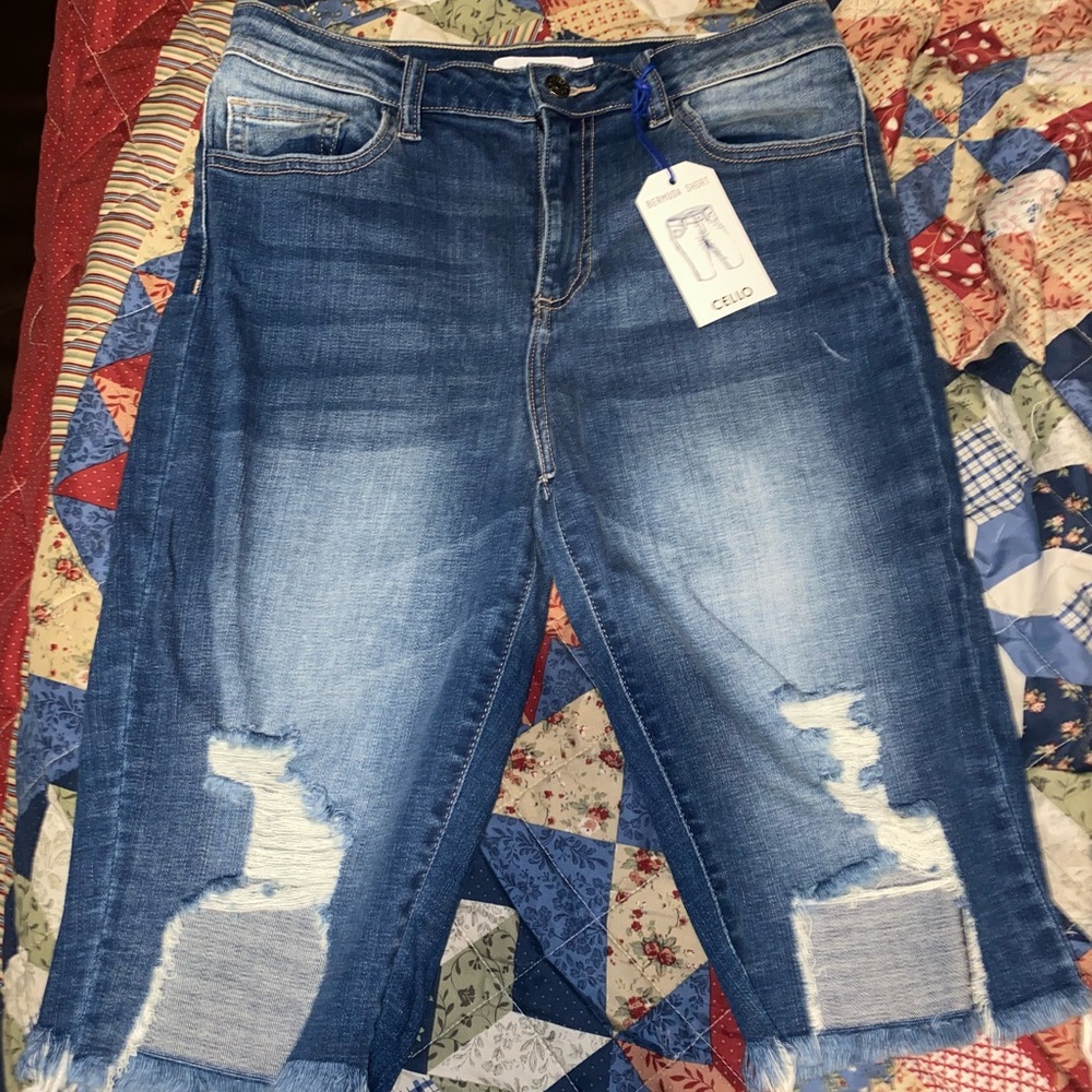 Large Bermuda shorts